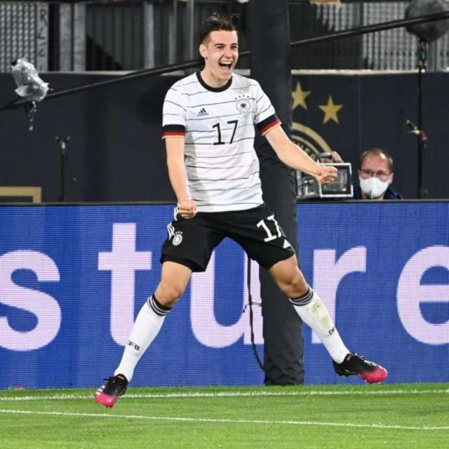 1706528878007061940.jpg 3.jpg