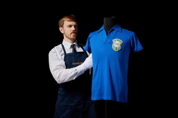 FIFA世俱杯-1件68年前的球衣将拍卖，估价超600万美元！“球王”贝利穿它夺得世界杯|巴西|决赛|瑞典足球队|巴西足球队|马拉多纳_新浪新闻